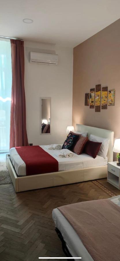 Domus Luigi Leone II Bed & Breakfast Naples Exterior photo