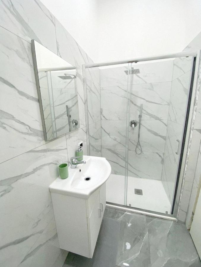 Domus Luigi Leone II Bed & Breakfast Naples Exterior photo