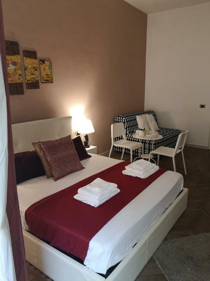 Domus Luigi Leone II Bed & Breakfast Naples Exterior photo