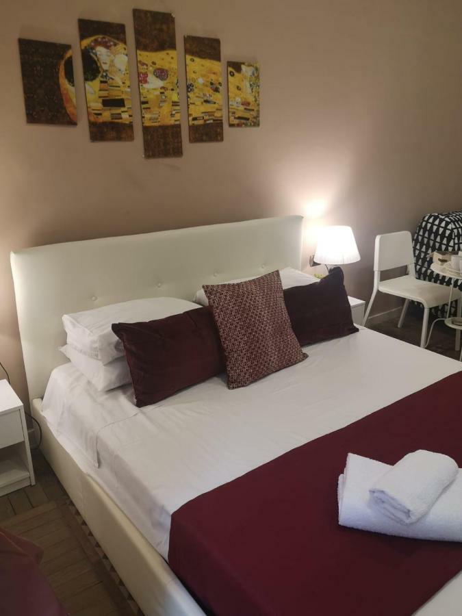 Domus Luigi Leone II Bed & Breakfast Naples Exterior photo