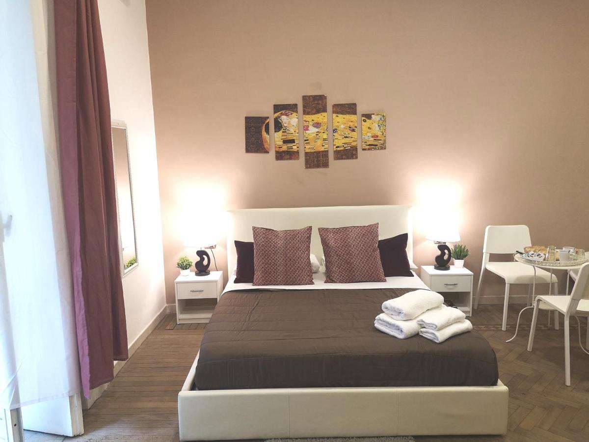 Domus Luigi Leone II Bed & Breakfast Naples Exterior photo